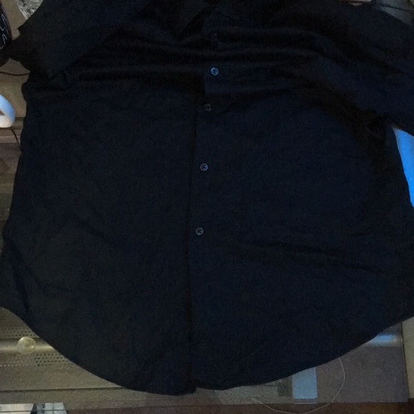 Fitted Van Heusen Black Button-Down Shirt - Picture 2 of 4